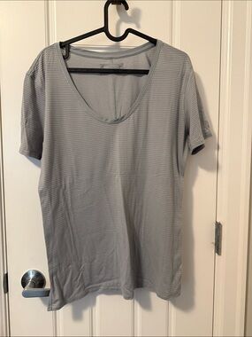 lululemon athletica Light Gray Striped Scoop Neck Short Sleeve Tee